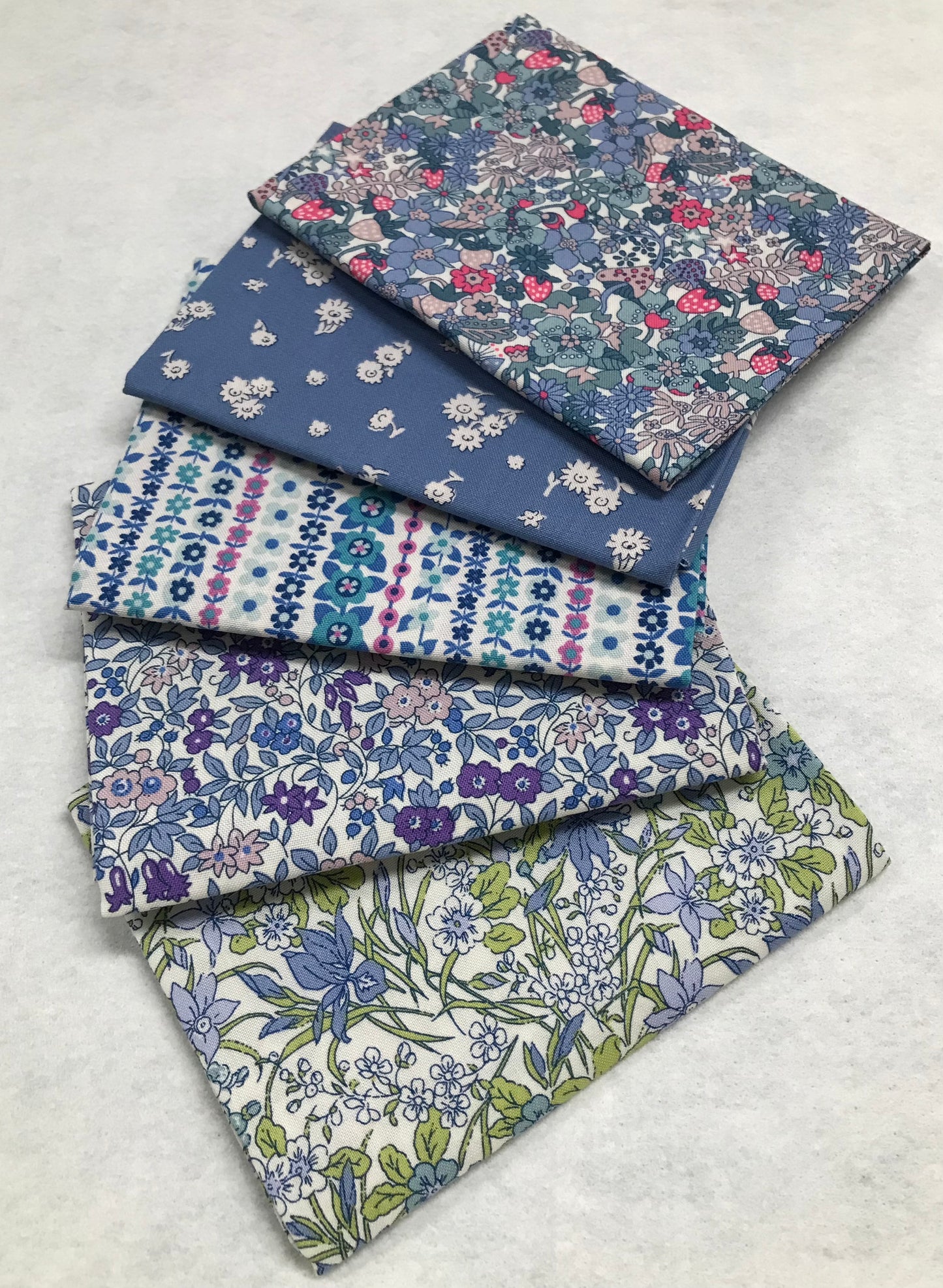 5 Fat Quaters  of the Liberty Everlasting Range - Blue